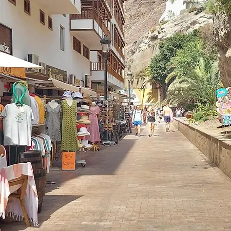 Poblado Marinero, Gigantes 1 Acantilado de los Gigantes