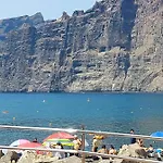 Poblado Marinero, Gigantes 1 Feriehus